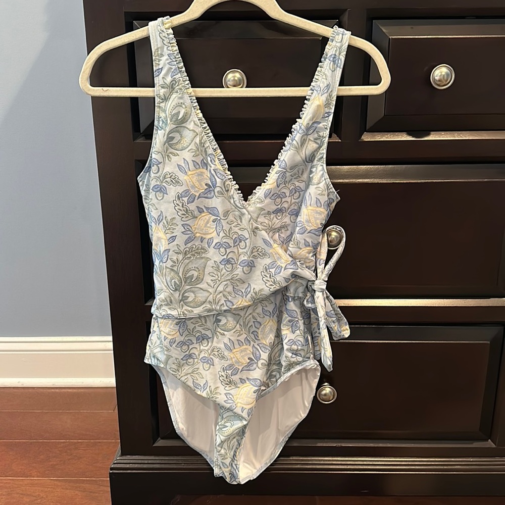 Summersalt women’s bathing suit Mini-Ruffle Perfect Wrap One-Piece size 12